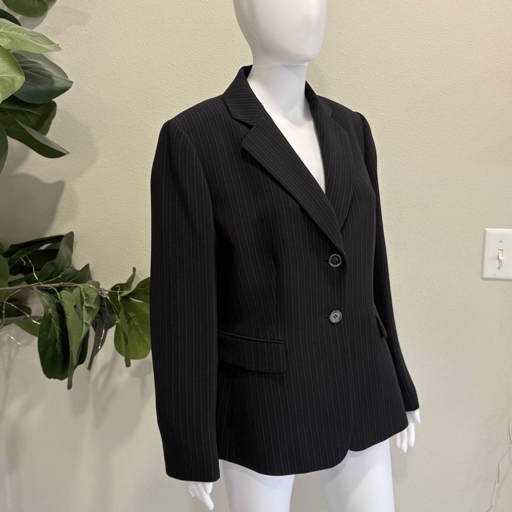 Tahari Arthur S Levine Pinstripe Blazer Womens Petite Size 14, 2 Button Jacket - Picture 5 of 12